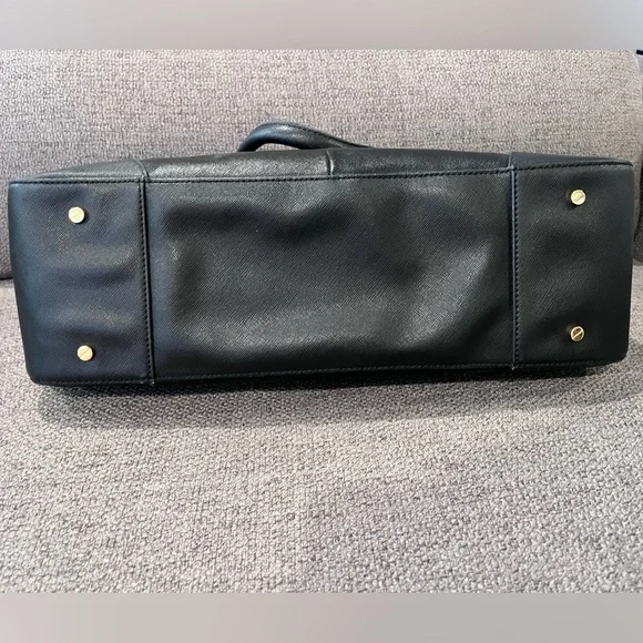 Authentic Tory Burch Large Saffiano Leather Tote - Picture 4 of 15